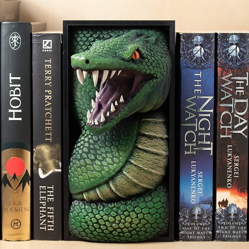 Držalo za knjige, book nook, kača, barvana