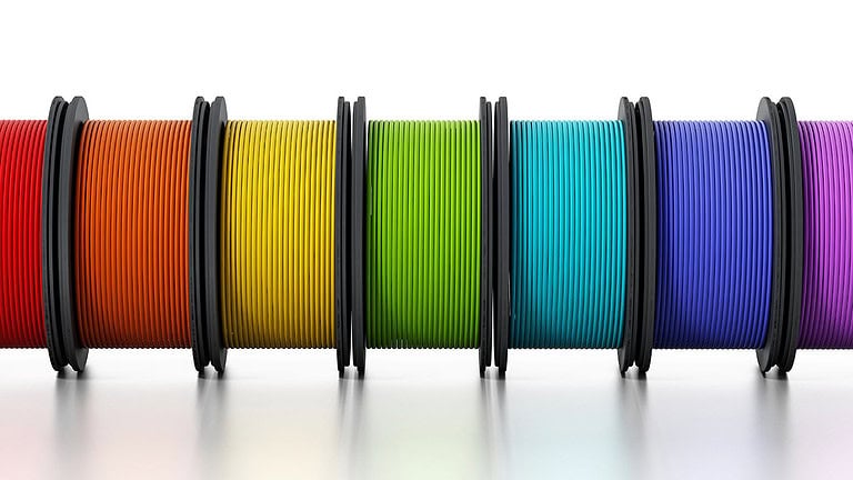 Raznobarvni filament za 3D tisk