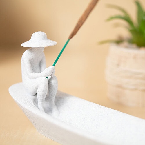 Podstavek za dišeče palčke ribič v čolničku