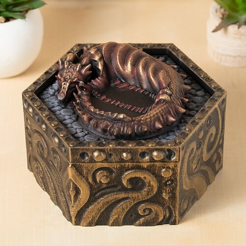 Škatlica za shranjevanje nakita s spečim zmajem Škatlica za shranjevanje nakita s spečim zmajem